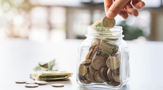 Finančné tipy pre mladých: Ako efektívne naložiť so zarobenými peniazmi z letnej brigády?