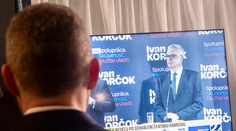 Boj v druhom kole čaká Korčoka a Pellegriniho. Povolebný deň sme sledovali minútu po minúte