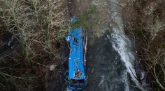 Počet obetí nehody španielskeho autobusu, ktorý sa na Štedrý deň zrútil z mosta, stúpol na sedem
