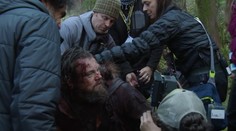 DiCapriovi vyrábali rany od medveďa niekoľko hodín. Pozrite si ako