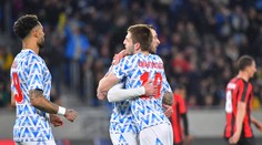 FOTO+VIDEO: Derby v znamení retro rozhodol pokutový kop. Lídrom opäť Slovan