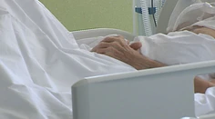 Pacienti sa v nemocniciach varia v horúčavách. Niekde ventilátory majú, no nesmú ich zapnúť