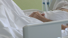 Pacienti sa v nemocniciach varia v horúčavách. Niekde ventilátory majú, no nesmú ich zapnúť