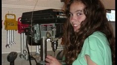 Kathryn (14) nemá vodičák, no už teraz si vie sama zrekonštruovať auto