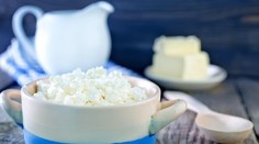 Nenápadný zázrak z chladničky: Lacný syr pomáha pri chudnutí aj budovaní svalov