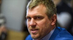 Všetko bolo v súlade so zákonom, vyhlásil pred výborom NRSR Kuffa. Ponad Malú Fatru mal letieť bez povolenia