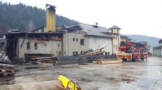 Hasiči zasahovali pri požiari polyfunkčného objektu v obci Korňa