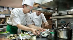 Michelin vyhovel želaniu úspešného šéfkuchára, jeho reštaurácii odobral hviezdičky