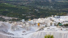 Zdanlivo nekonečné zásoby nestačia. Ľudstvu dochádza druhá najpoužívanejšia surovina na planéte