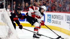 VIDEO: New Jersey na začiatok play-off Nemca ani Tatara nepotrebovalo, Carolina mu však dala príučku