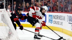 VIDEO: New Jersey na začiatok play-off Nemca ani Tatara nepotrebovalo, Carolina mu však dala príučku