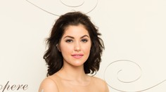 Celeste Buckingham prekvapí na Plese v opere. Výberom šiat riskuje