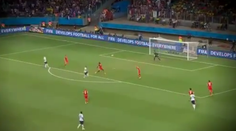 A toto ste pochopili? Rozhodca odpískal koniec tesne pred strelou, Benzemov gól neuznal