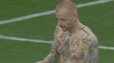 VIDEO: Najskôr rozhodol, potom spustil roztržku. Weiss po červenej karte ukázal provokatívne gesto