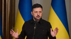 Zelenskyj sa ohradil voči obvineniu, že rokovania brzdí Ukrajina. Trump by podľa neho mal viac tlačiť na Rusko
