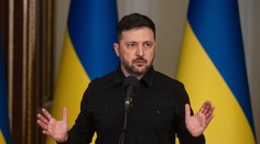 Zelenskyj sa ohradil voči obvineniu, že rokovania brzdí Ukrajina. Trump by podľa neho mal viac tlačiť na Rusko