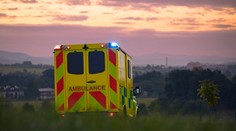 Cyklista v Česku spadol s bicyklom, dieťa v sedačke následne prešlo nákladné auto