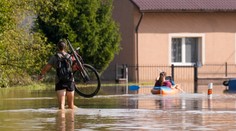 Záplavy v Česku si vyžiadali piatu obeť. Povodňová situácia na Labe sa zlepšila