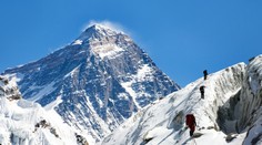 Pri výstupe na Mount Everest prišli o život dvaja horolezci