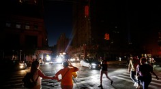 Rozsiahly výpadok elektriny v New Yorku: Time Square zahalila tma, JLo vypli v štvrtej pesničke