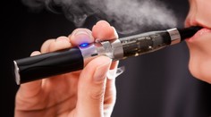 Používanie E-cigarety môže byť vraj rovnako škodlivé ako klasické fajčenie