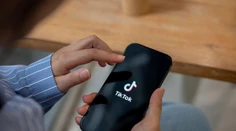 TikTok na chvíľu v USA prestal fungovať. Po Trumpovom vyhlásení sa aplikácia obnovila