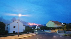Pri chorvátskom Šibeniku vypukli dva lesné požiare