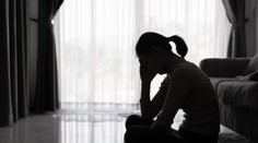 Trpí obsedantno-kompulzívnou poruchou: Prosila som rodičov, aby ma zamkli v izbe. Bála som sa, že im ublížim (príbeh)