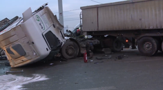 Mal z pekla šťastie. Na vodiča dopadla kabína z nákladiaka