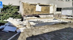 Po páde prístrešku klientskeho centra v Komárne zomrel druhý muž