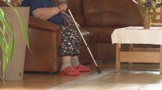 Chcú zabrániť kolapsu. Sestrám a opatrovateľkám v domovoch miesto zvyšovania platov ponúkajú ďalší stabilizačný príspevok
