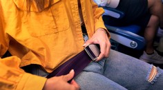 Na sociálnych sieťach sa šíri trik, ktorý má spríjemniť dlhý let. Odborníci varujú, že je nebezpečný