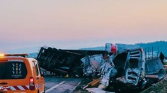 Nehoda nákladného auta a dodávky ochromila premávku na R1