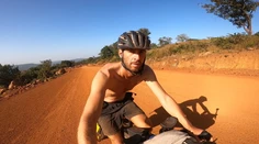Prešiel na bicykli zo Slovenska až do Južnej Afriky: Slovák bojoval s hladom, púšťou aj maláriou