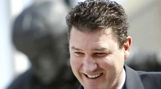 Legenda menom Super Mario Lemieux oslavuje