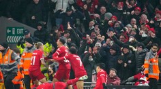 Šialený deň v Premier League. Liverpool otočil behom minúty, Tottenham vyrovnal v nadstavenom čase