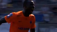 Takúto reakciu na červenú kartu ešte futbalový svet nezažil