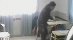 Žiaci nainštalovali skrytú kameru: Učiteľ im kradol z tašiek peniaze