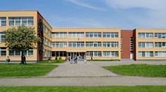 Pohlavný styk v areáli bratislavskej základnej školy. Dvojicu polícia vyrušila krátko pred deviatou ráno