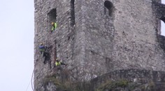 Pod Strečnom je uzávierka, takto nad cestou pracovali horolezci