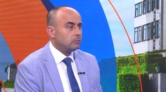 Cieľom novely ústavy môže byť rozhádanie opozície, tvrdí politológ. Odklad hlasovania by mohol Ficovi vyhovovať