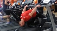 Tréner to v posilke poriadne rozbalil. Výkon hodný tanečníka