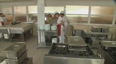 Rodičov detí, ktoré nemôžu jesť v škole, zaskočilo platenie za zohrievanie obedov