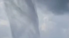 VIDEO: Muž nakrútil ojedinelé zábery. Na mori sa vytvorilo mohutné vodné tornádo