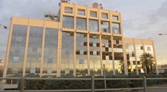 Pred sídlom súkromnej gréckej televízie Skai vybuchla bomba