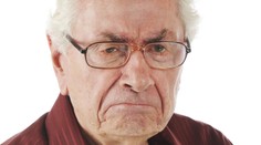 Sme neustále zamračení a málo sa usmievame