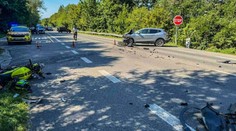 VIDEO: Vážna nehoda pri Košiciach. Auto vrazilo do motorkára, zasahoval vrtuľník