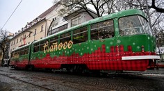 Špeciálna vianočná električka v hlavnom meste. Odviezť sa v nej môžete zadarmo