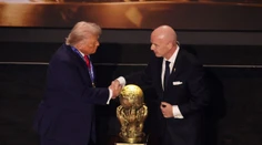Prezident USA Donald Trump vyjadril podporu šéfovi FIFA: Je fantastický. Jeho odvolanie by bolo chybou