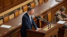 Rečnil v pléne bez prestávky takmer 11 hodín. Český poslanec Tomio Okamura si zapísal jednu z najdlhších obštrukcií